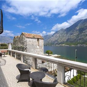 5 bedroom bayside villa with pool near Kotor, sleeps 12